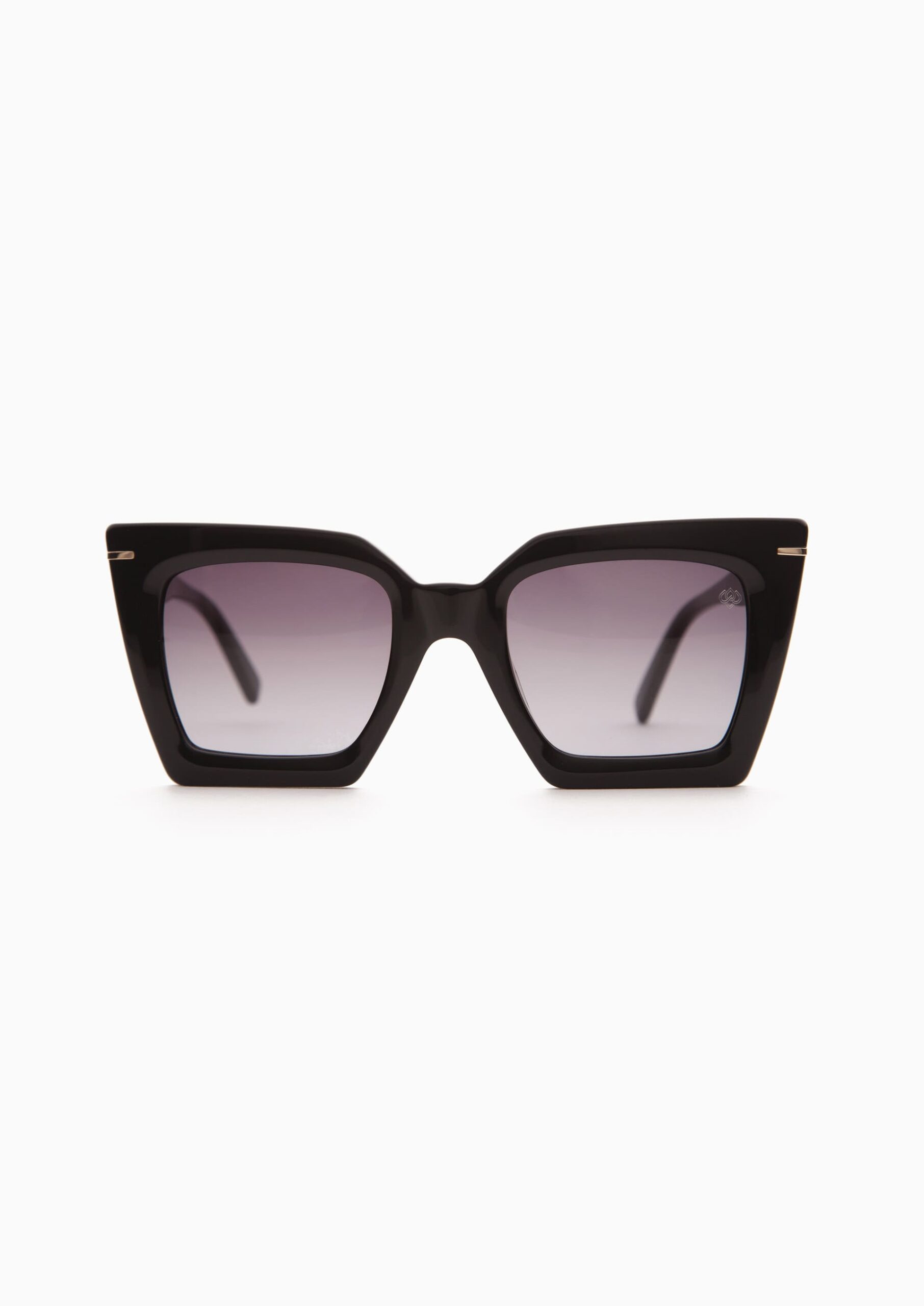 Lunette de soleil femme. Lunette de soleil marque LAYONN modèle GIUYA écailles roses. Lunettes de soleil organiques fabriquées en France. Lunette de soleil audacieuse.