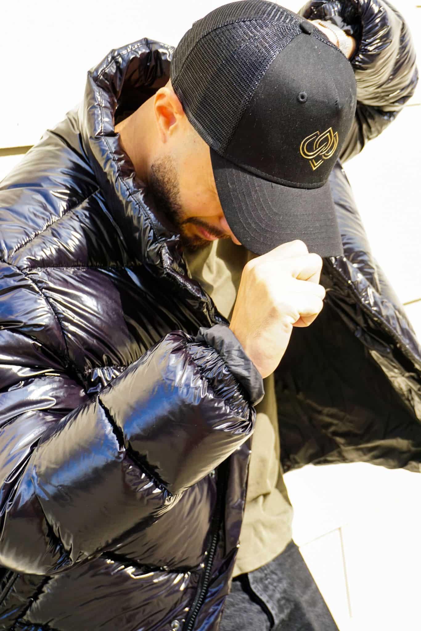Casquette noir et doré. Casquette loire logo doré. Casquette en coton layonn Casquette noir et doré. Casquette loire logo doré. Casquette en coton layonn