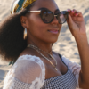 Belle femme afro avec Lunette de soleil layonn lunette intemporelles