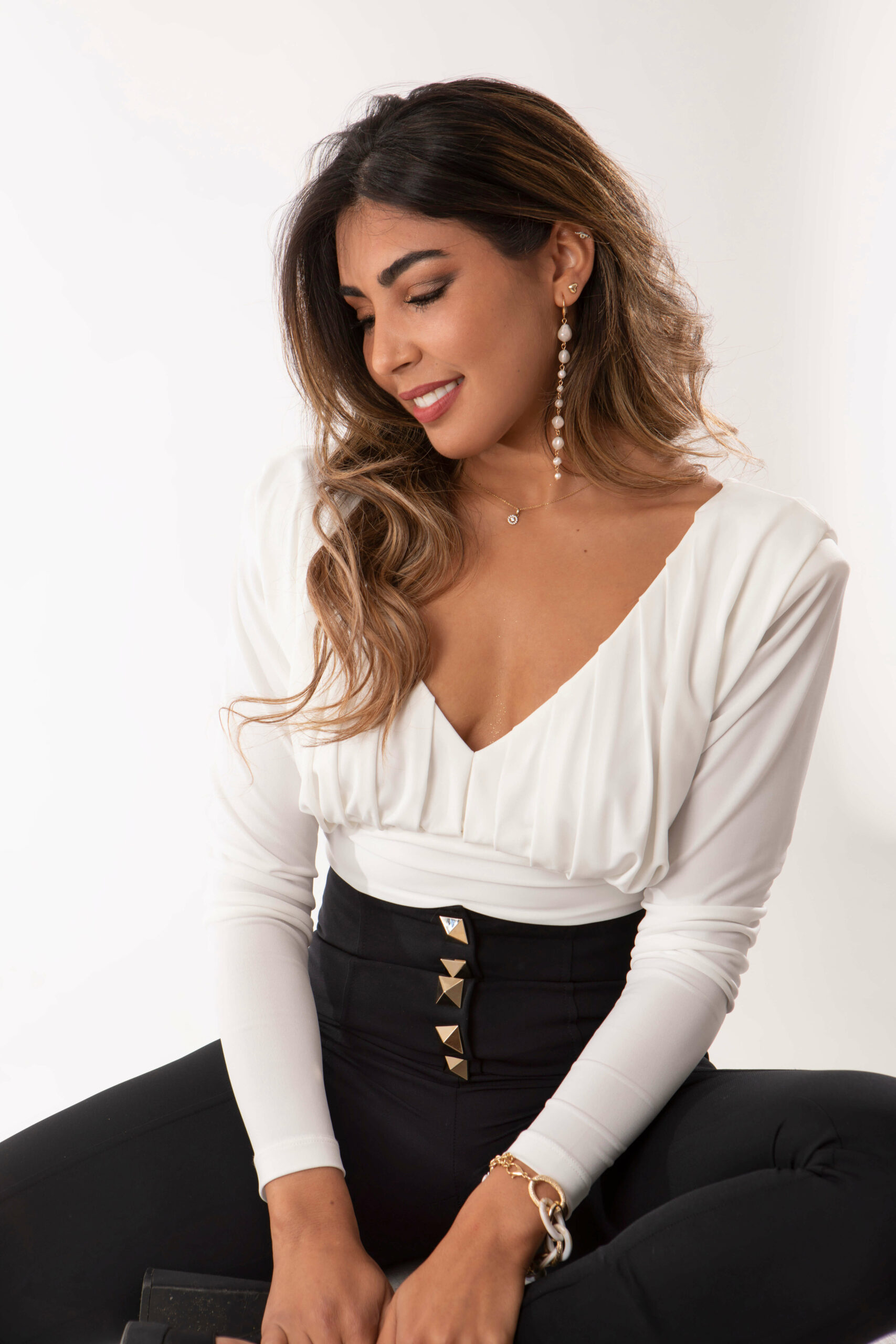 Body blanc manches longues effet drapé et cintré à la taille