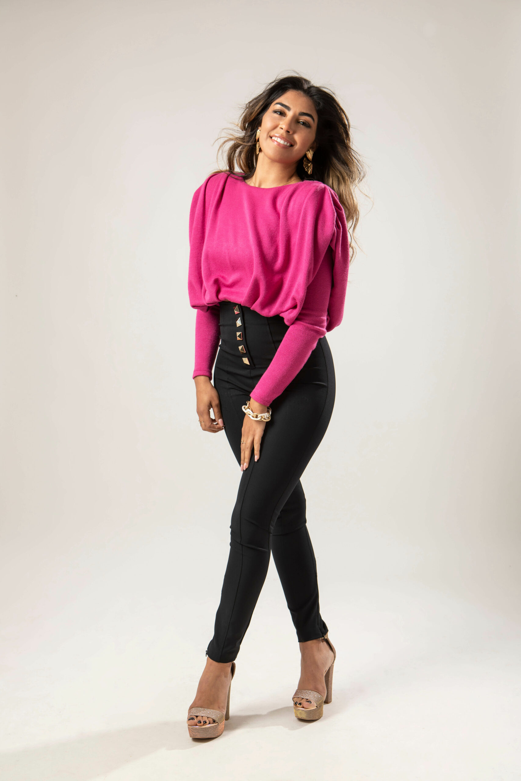 Pantalon noir slim taille haute boutons dorés layonn style