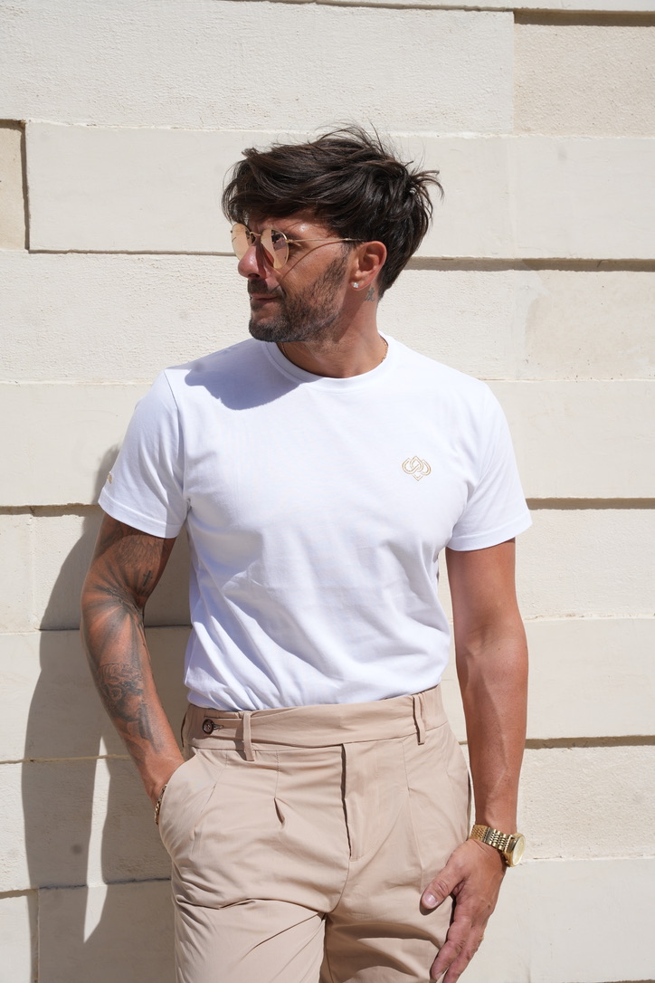 Tshirt blanc coton biologique logo brodé fil or farbriqué au portugal, marque française, tshirt mixte taille ajustée